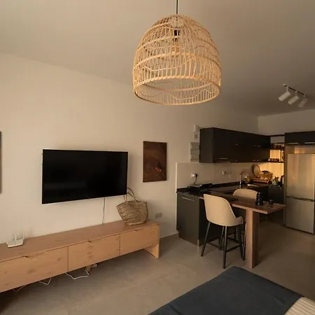 Апартаменты Modern With Resort-style Living